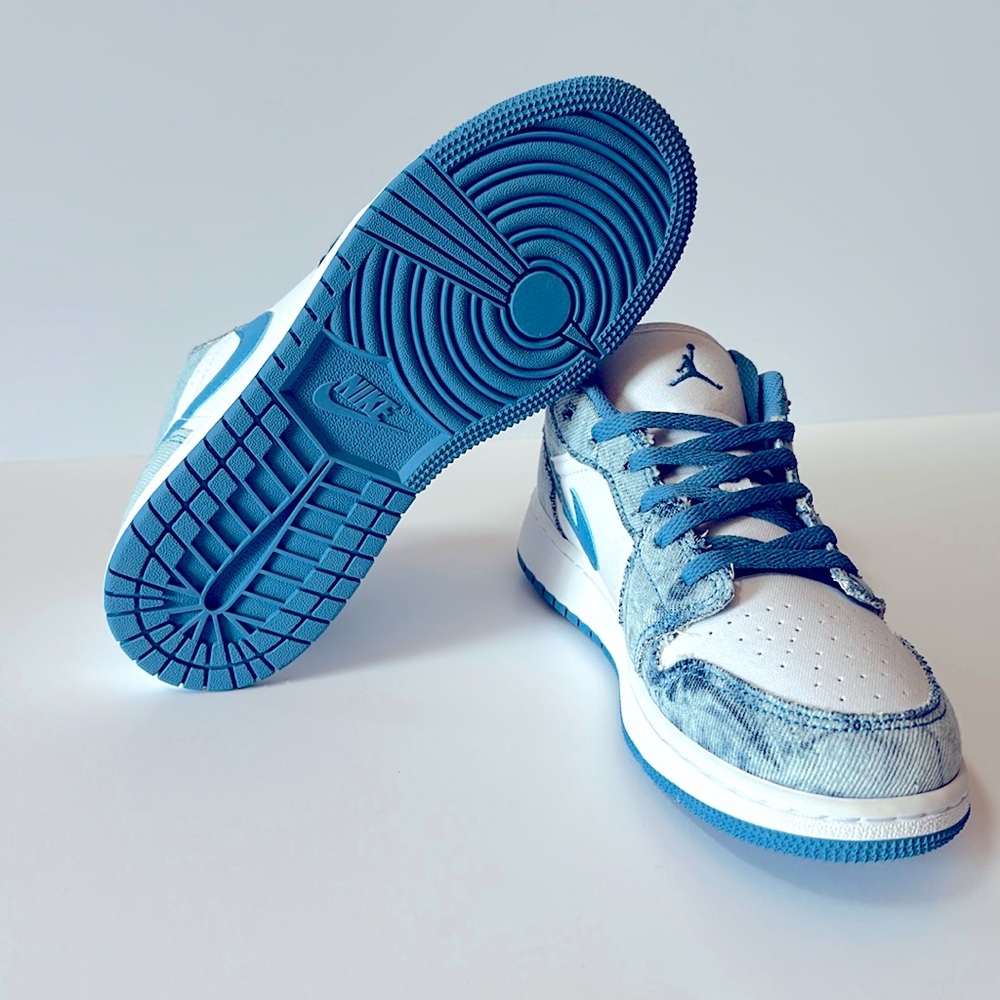 2022
Air Jordan 1 Low GS 'Washed Denim'